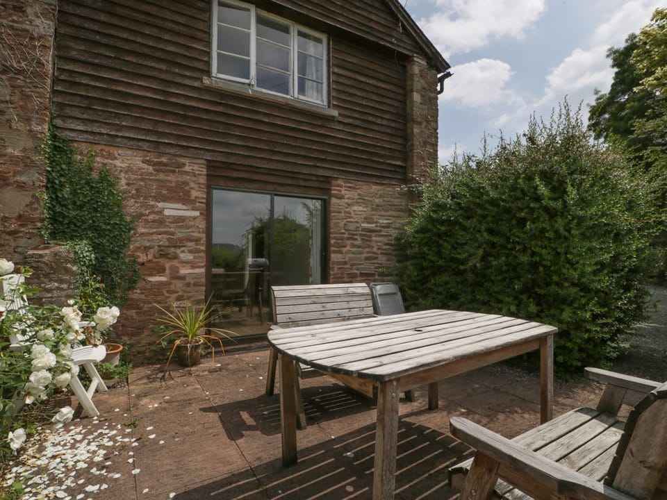 Wheelbarrow Cottage