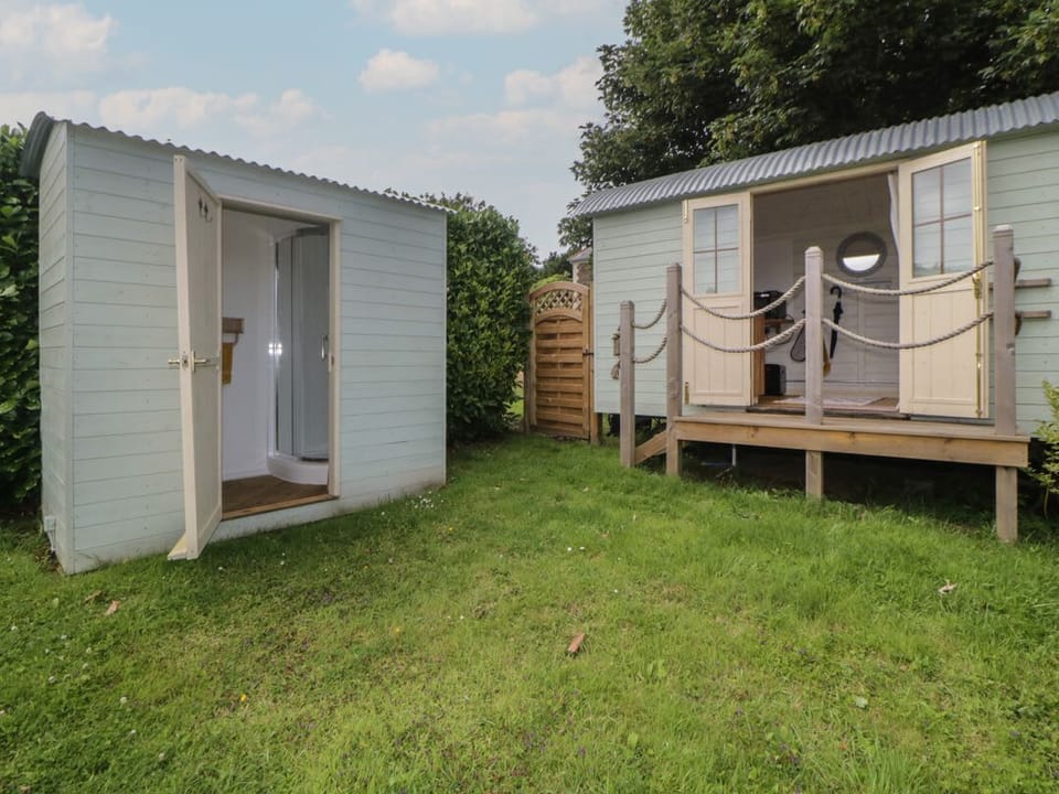 Flora's Hut