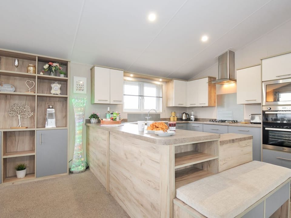 2 Summerleaze