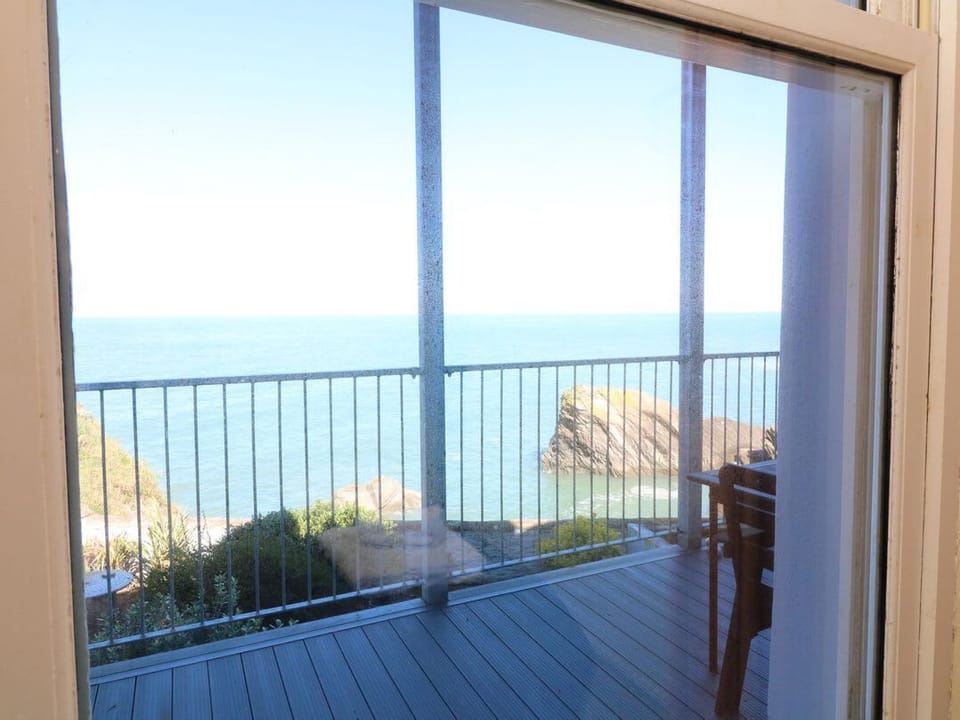 Val's Seaview