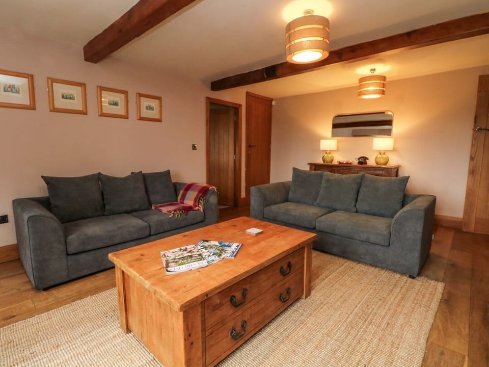 Stone &amp; Fleece Cottage