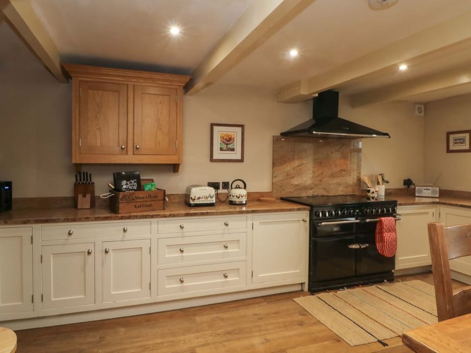 Stone &amp; Fleece Cottage