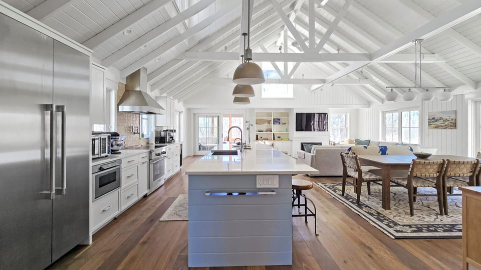 Wonderful kitchen with high-end appliances and large center island
