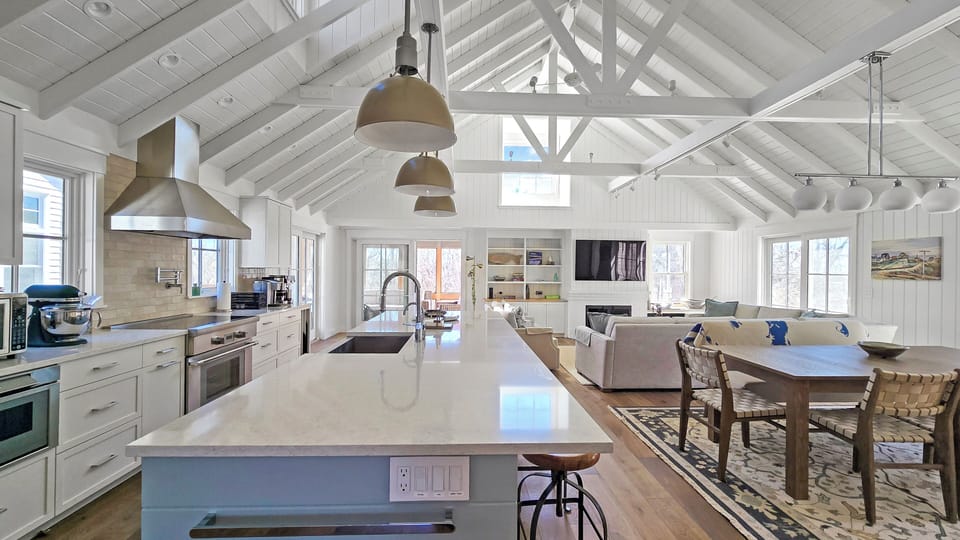 Wonderful kitchen with high-end appliances and large center island