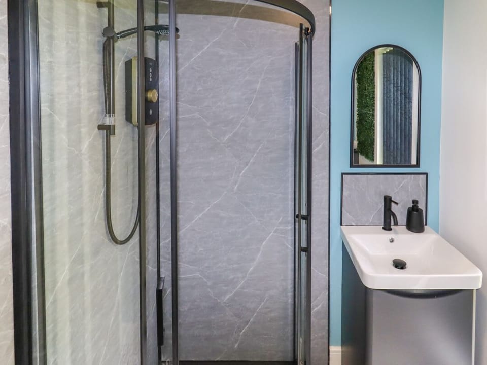 Valley Lodge 4 - North Wales Eco Lodges