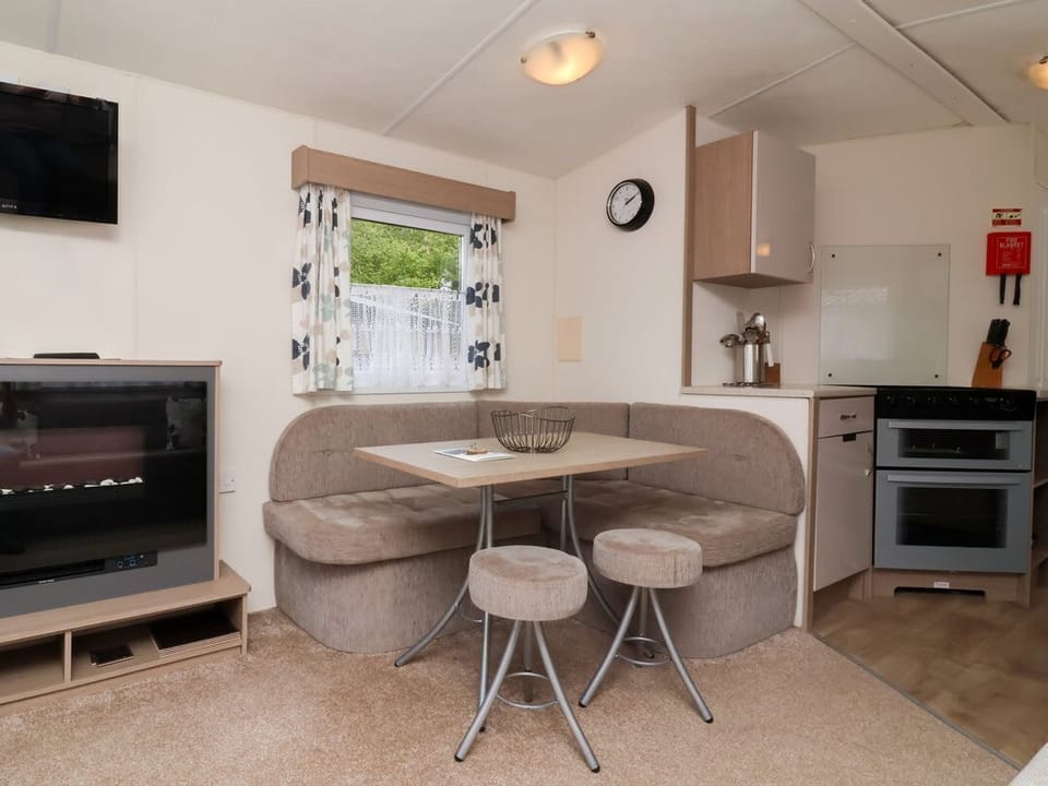 26 Manleigh Park