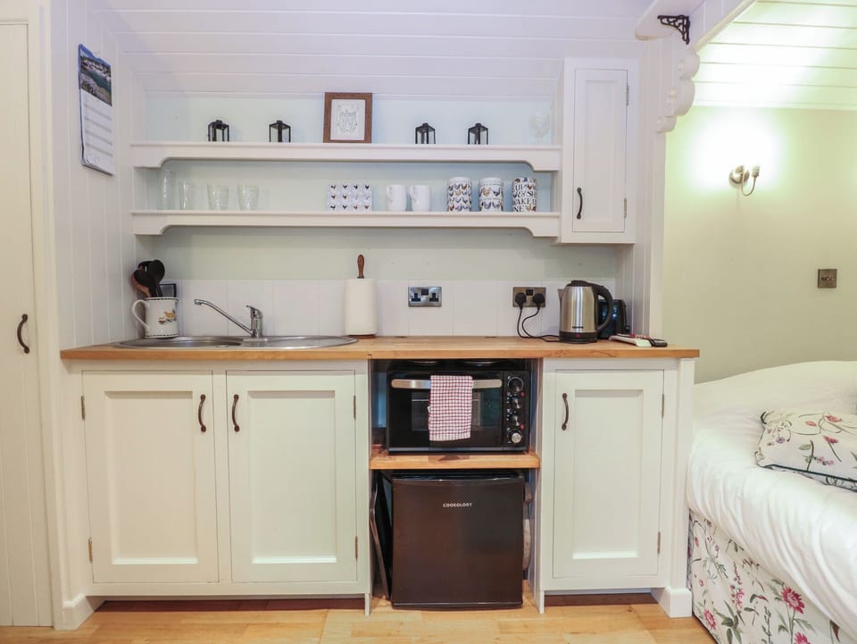 Woodlands Retreat Shepherd's Hut