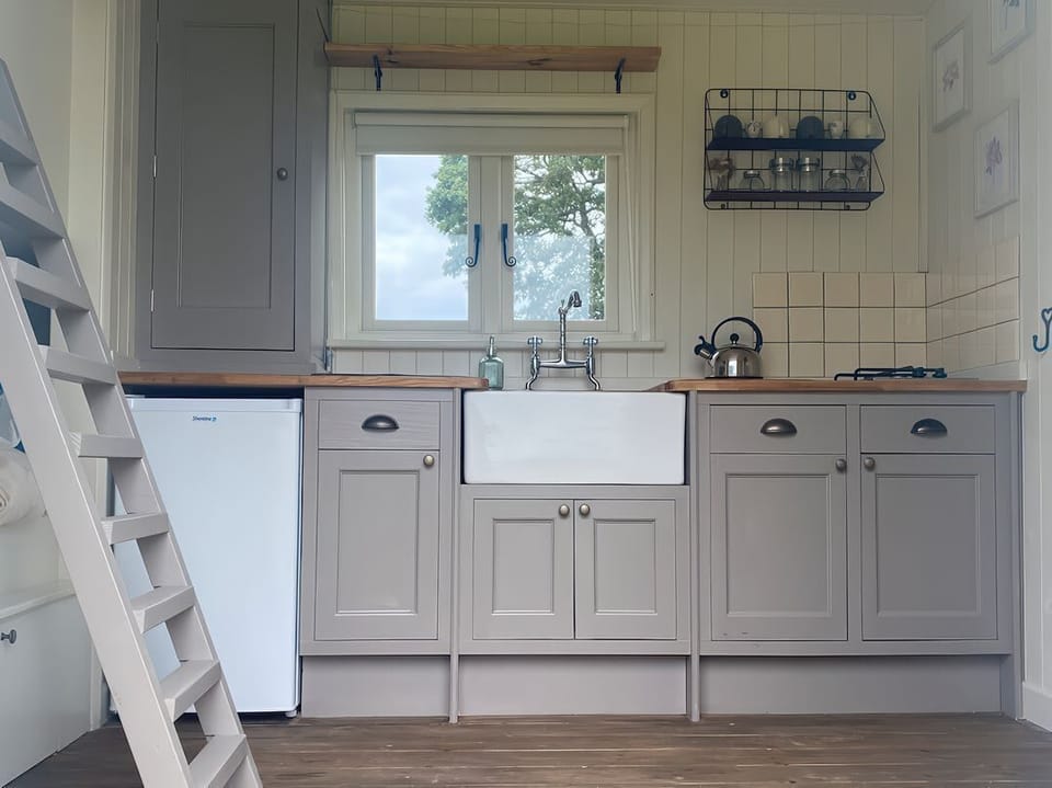 Shepherds Hut 2