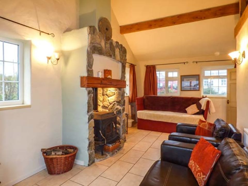 Ty Woods Cottage