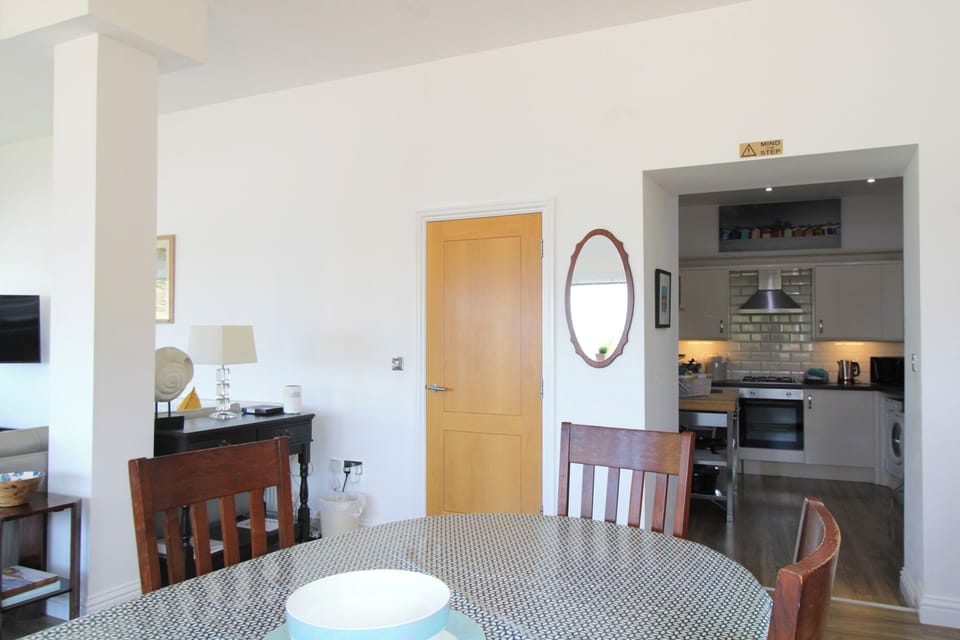 11 Cove View Apartments