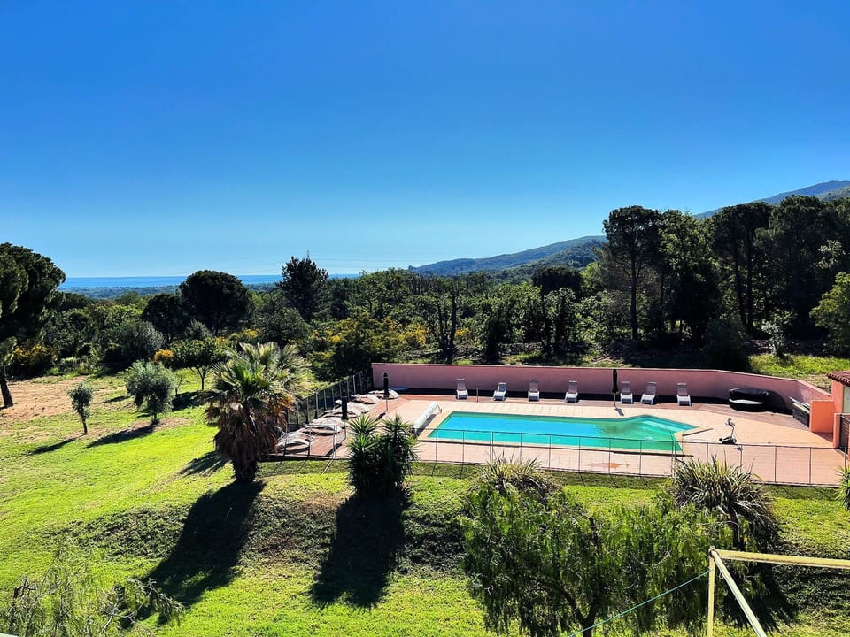 Piscine et espace nature