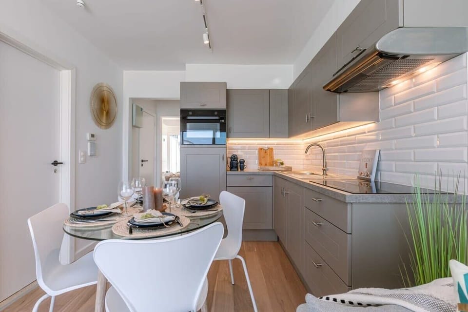 Kitchen with Oven
