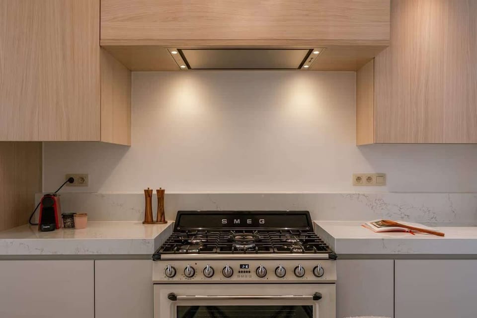 Fully equipped kitchen with SMEG stove