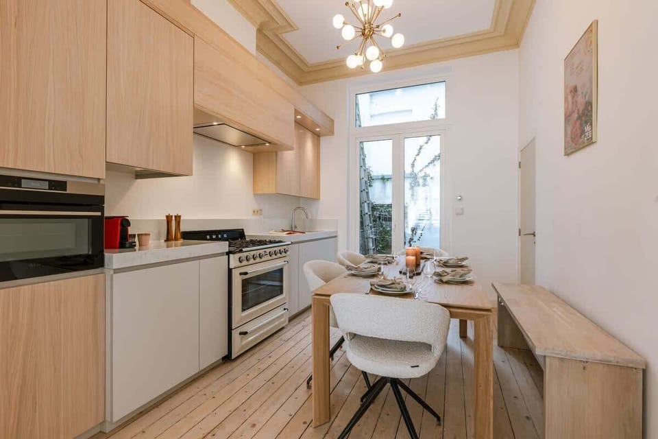 Fully equipped kitchen and dining area for 12 people (table is retractable)