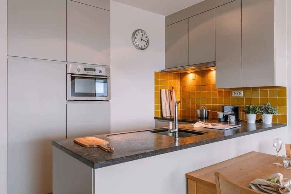 Modern kitchen for easy cooking.
