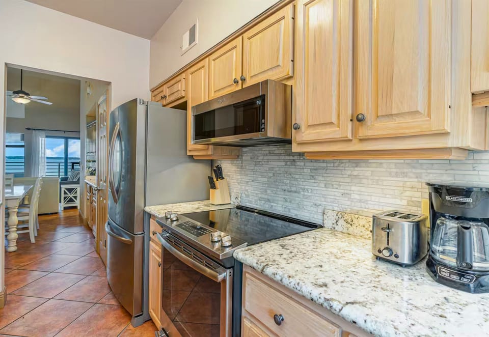 From morning coffee to evening dinners, this kitchen makes cooking feel effortless.
