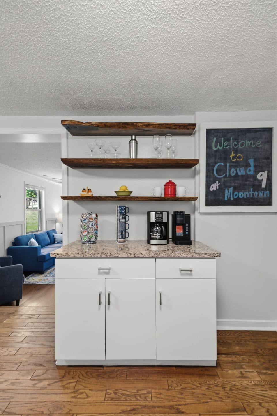 Kitchen: Drink and Coffee bar