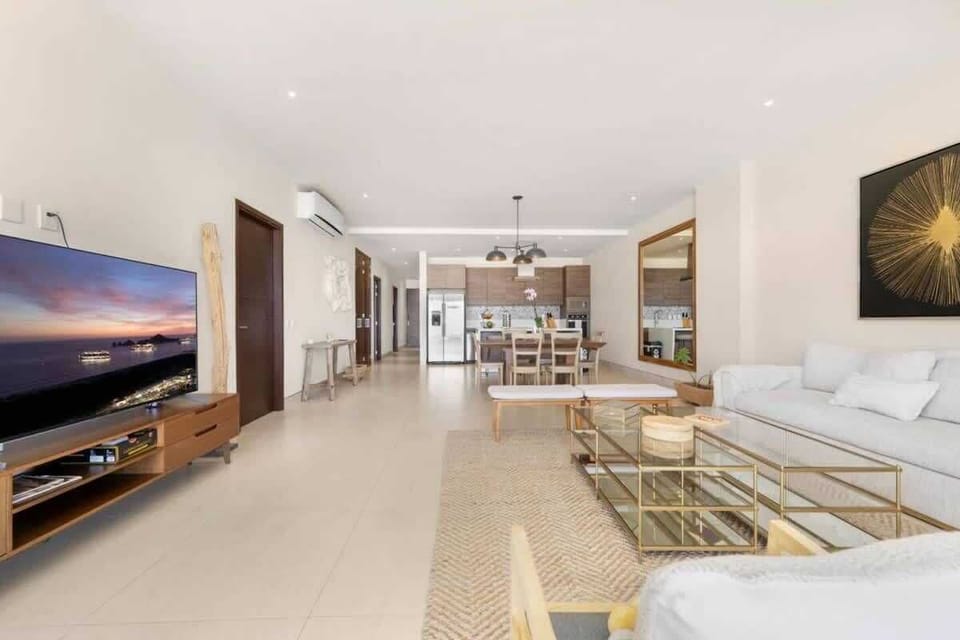 Open living space w/ TV, seating & seamless flow into dining area