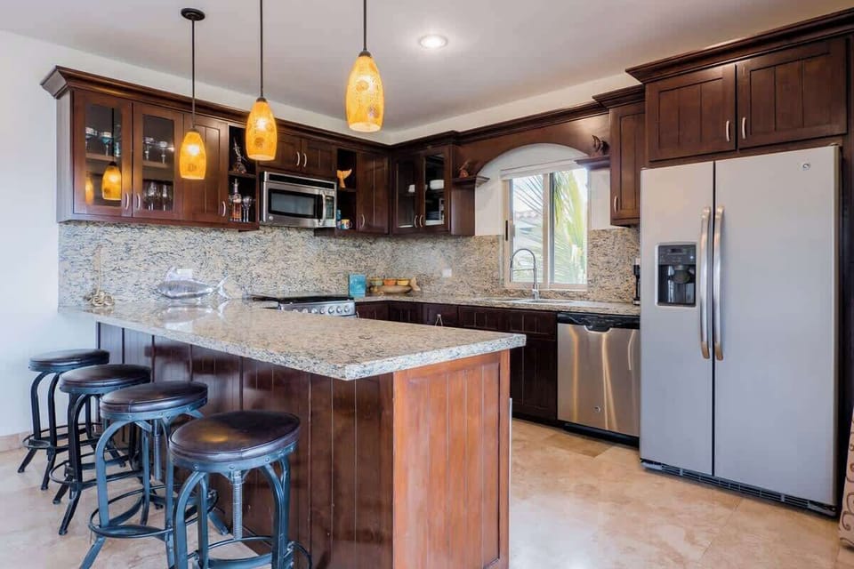 Open kitchen w/ island seating & plenty of prep space