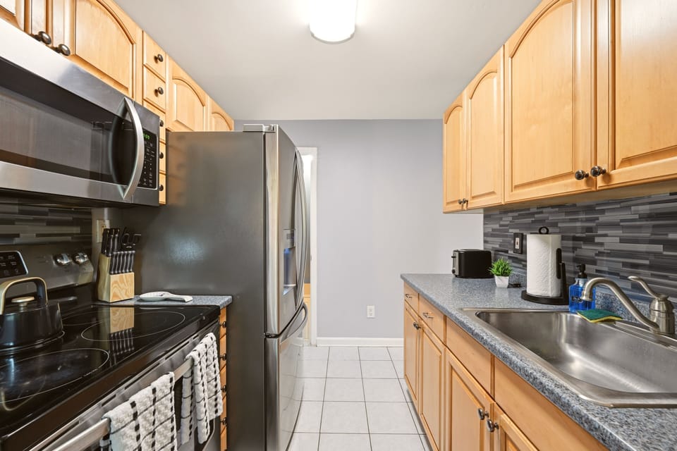 Everthing you need to cook something amazing. Stainless steel appliances.