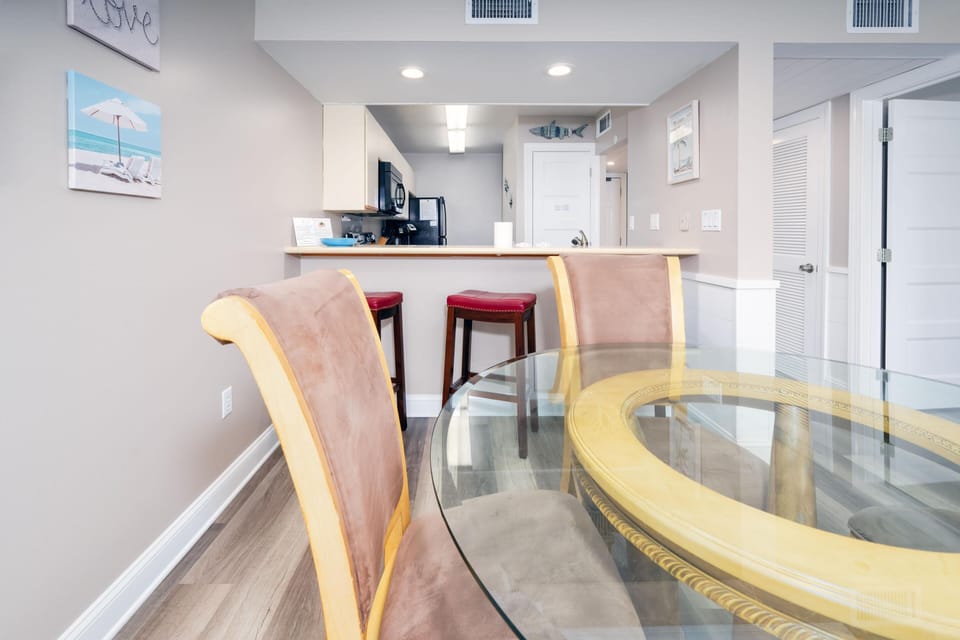The bar seats another 3 people!