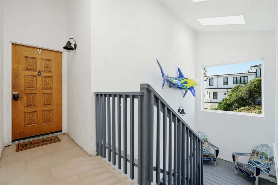 Private entryway with staircase access to the home