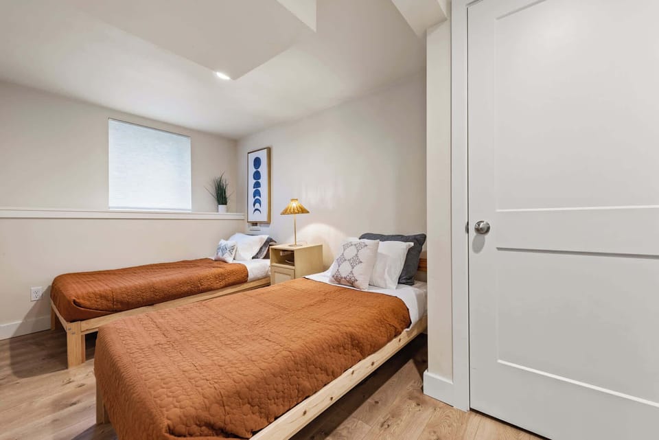 Rest comfortably in a welcoming twin room, ideal for a relaxing night with friends or family.