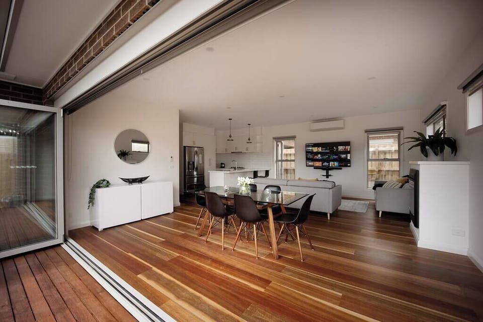 Large Open Living Area - Great for BBQs and Entertaining