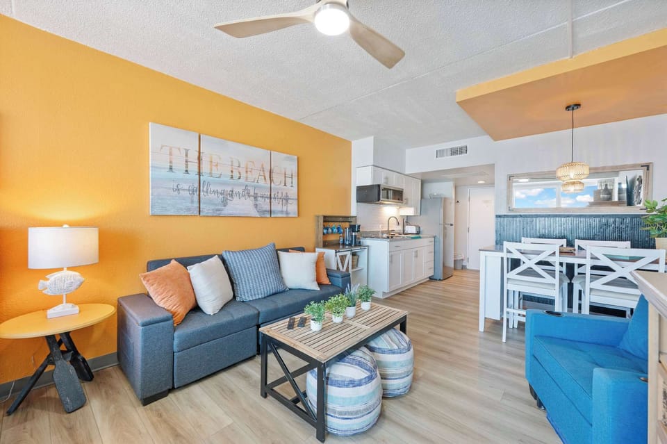 Oceanview Bedroom w/ Stylish Decor ✨
