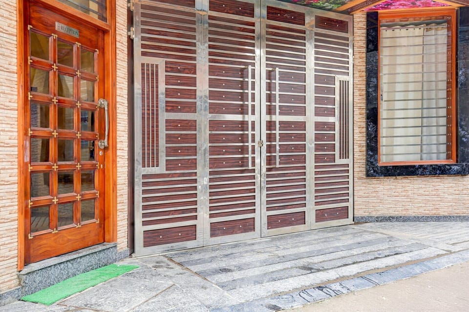 Entrance / Reception