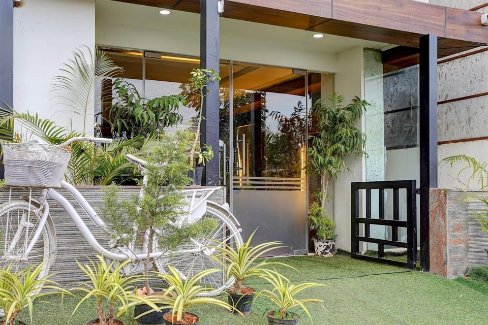 Entrance / Reception