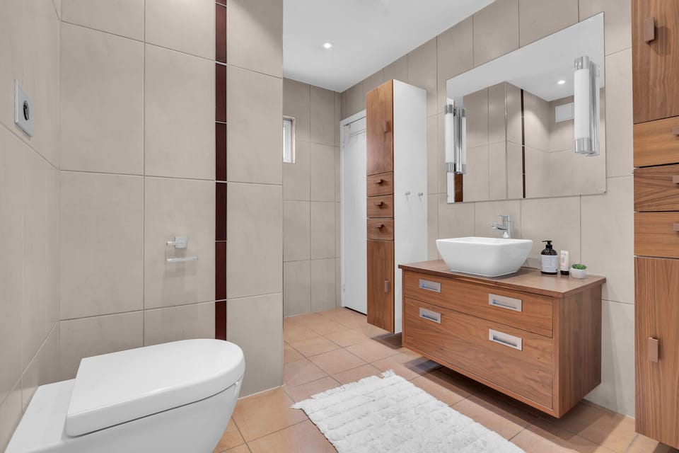Luxury fresh bathroom