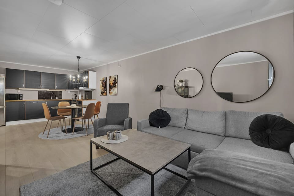 Open floor plan with livingroom and kitchen