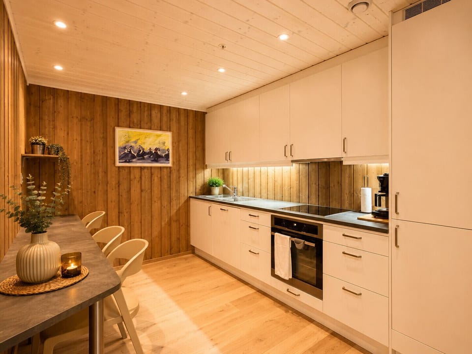 Full kitchen with wall table