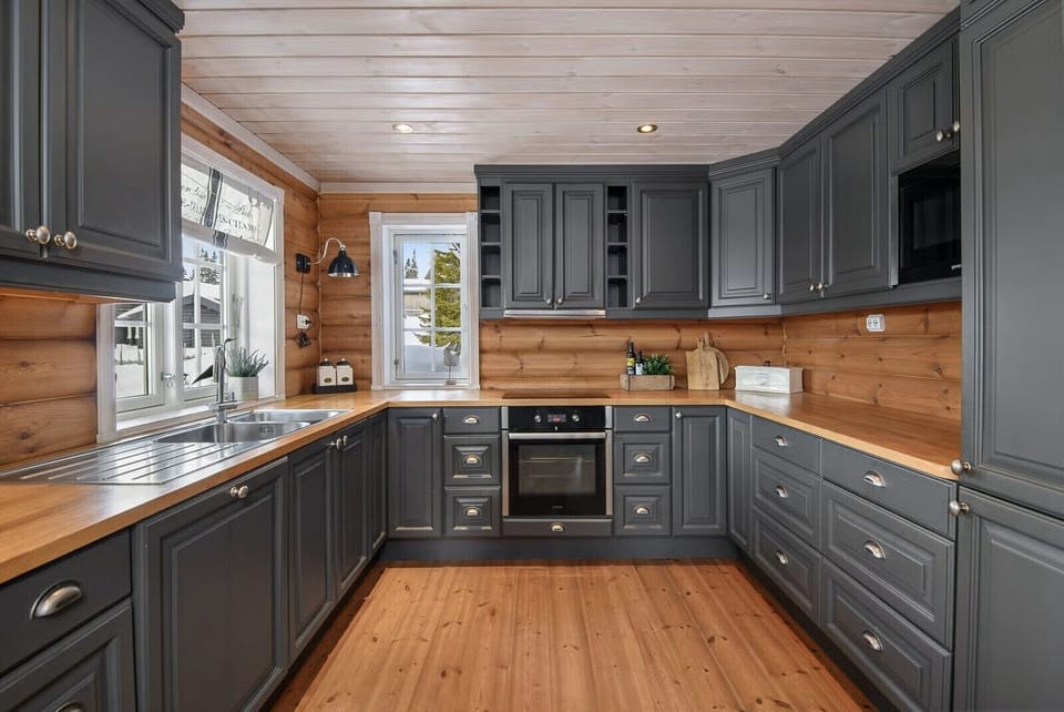 Fully equipped spacious kitchen