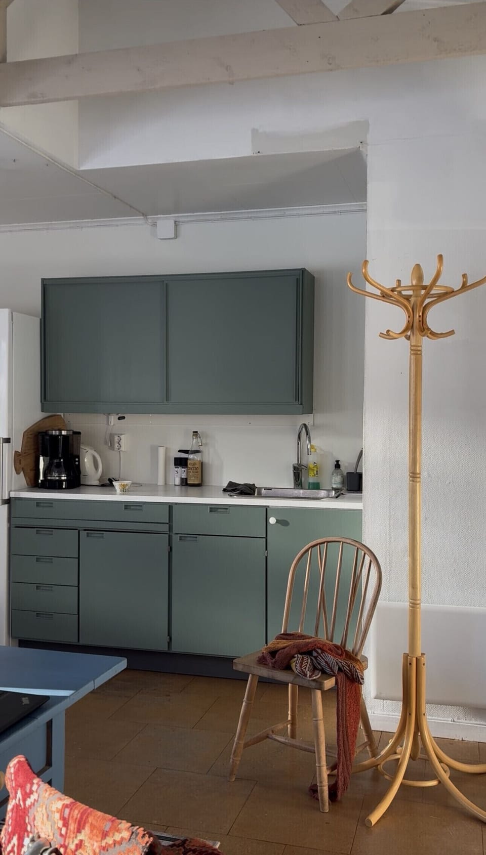 The kitchen has a large air fryer and a portable cocking top available.