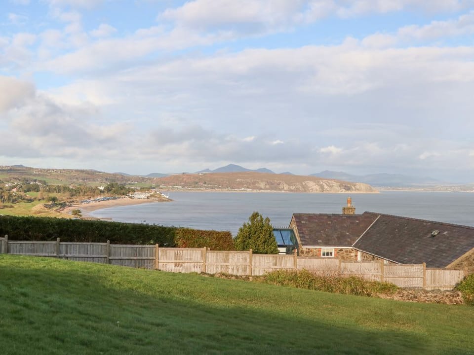Caravan at Cartref