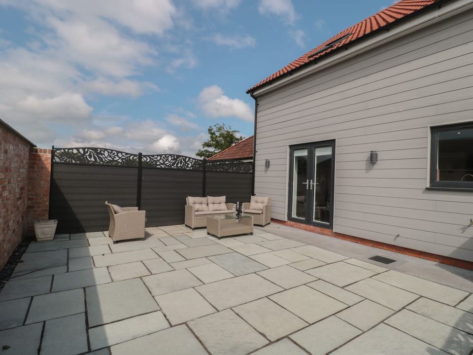 3 The Stables