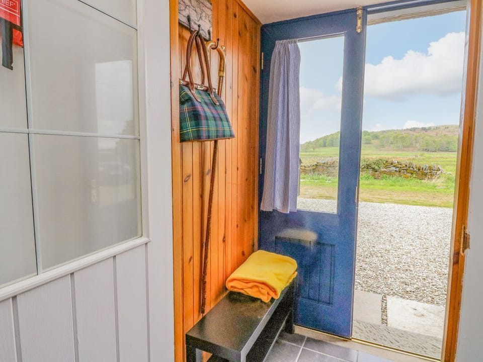 Seaview-Barsloisnach Cottage