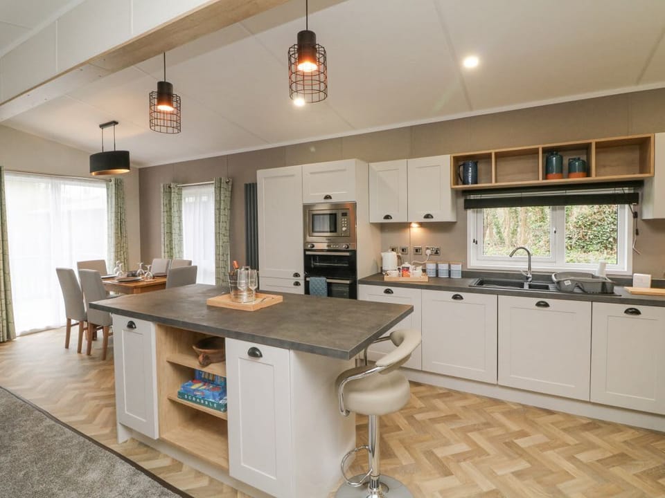18 Manleigh Park