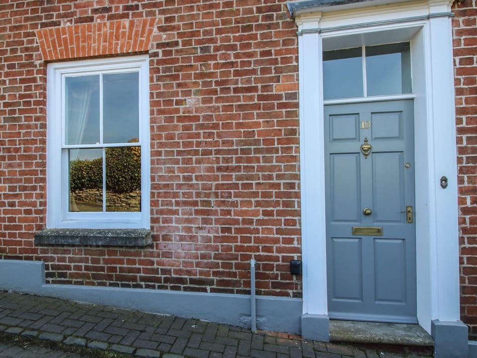 10 Upper Linney
