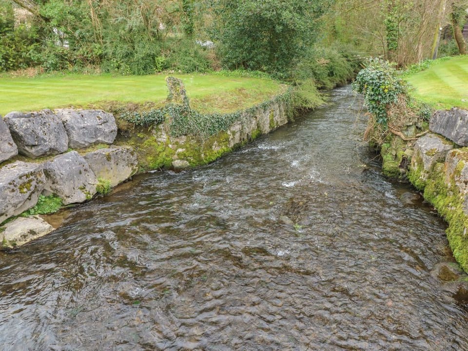 Cwtch Lodge 42