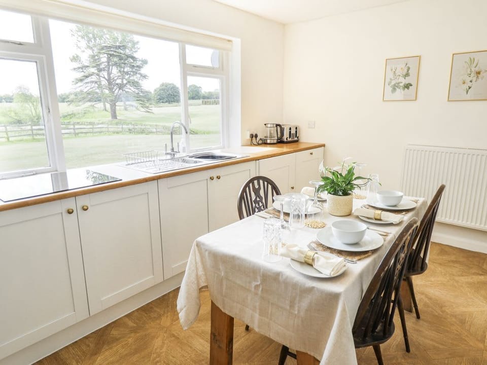 Lake View Cottage
