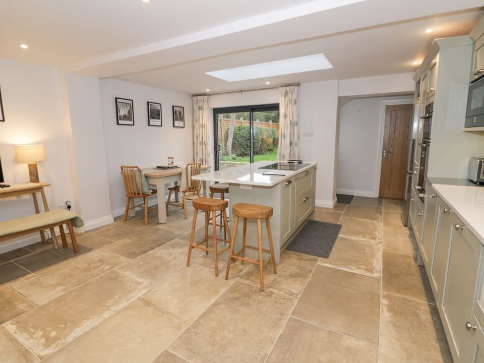 Dazie Cottage