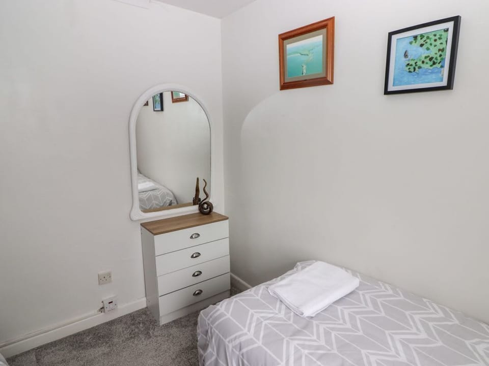 13 Gower Holiday Village
