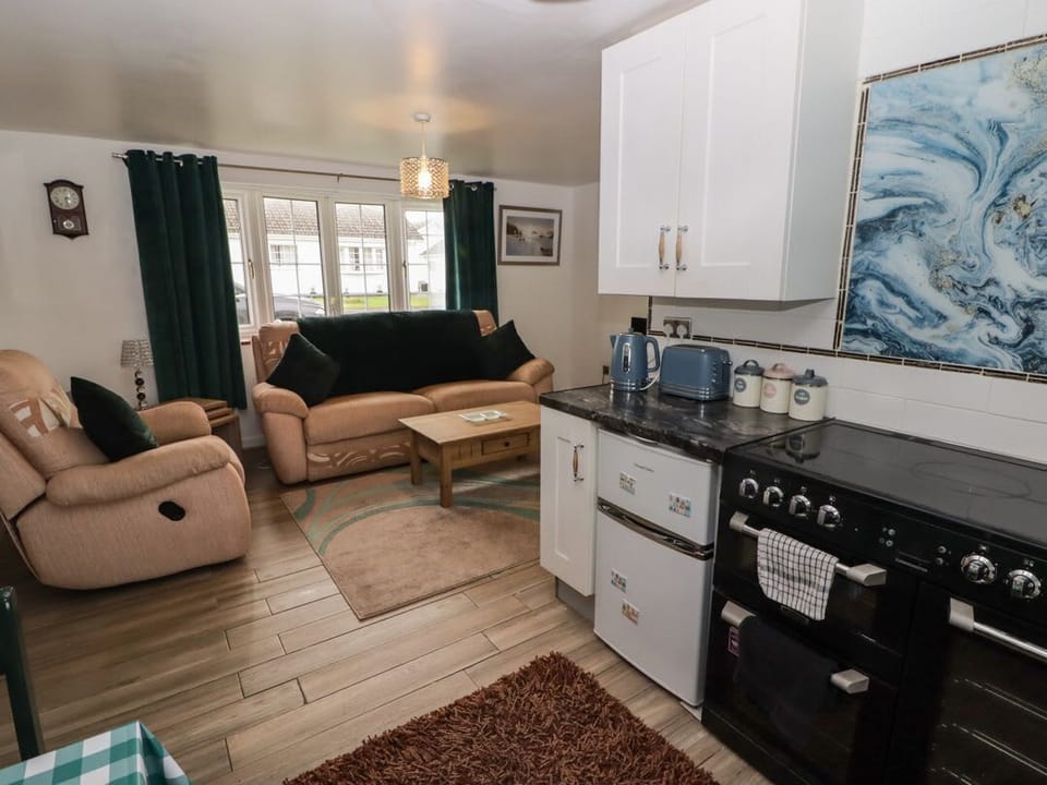 13 Gower Holiday Village