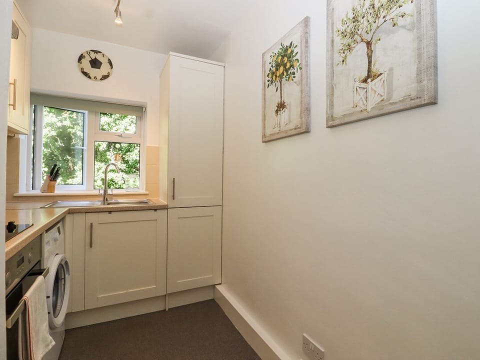 3 Elm Court
