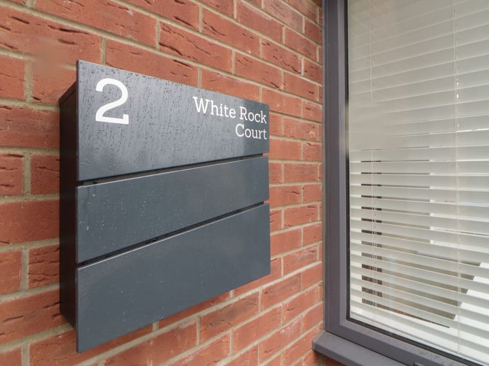 2 White Rock Court
