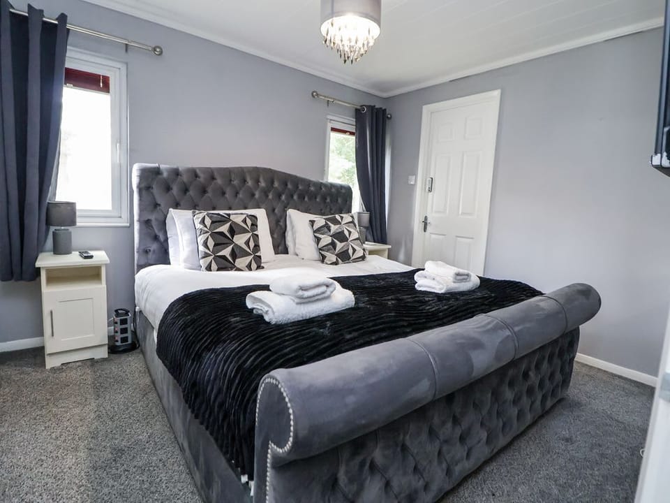 155 Woodland Hall (Lyons)