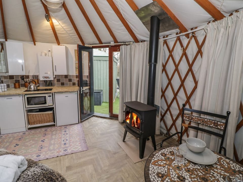The Lakeside Yurt